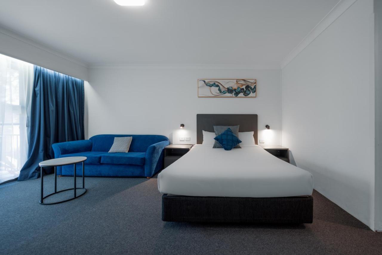 The Select Gosford
