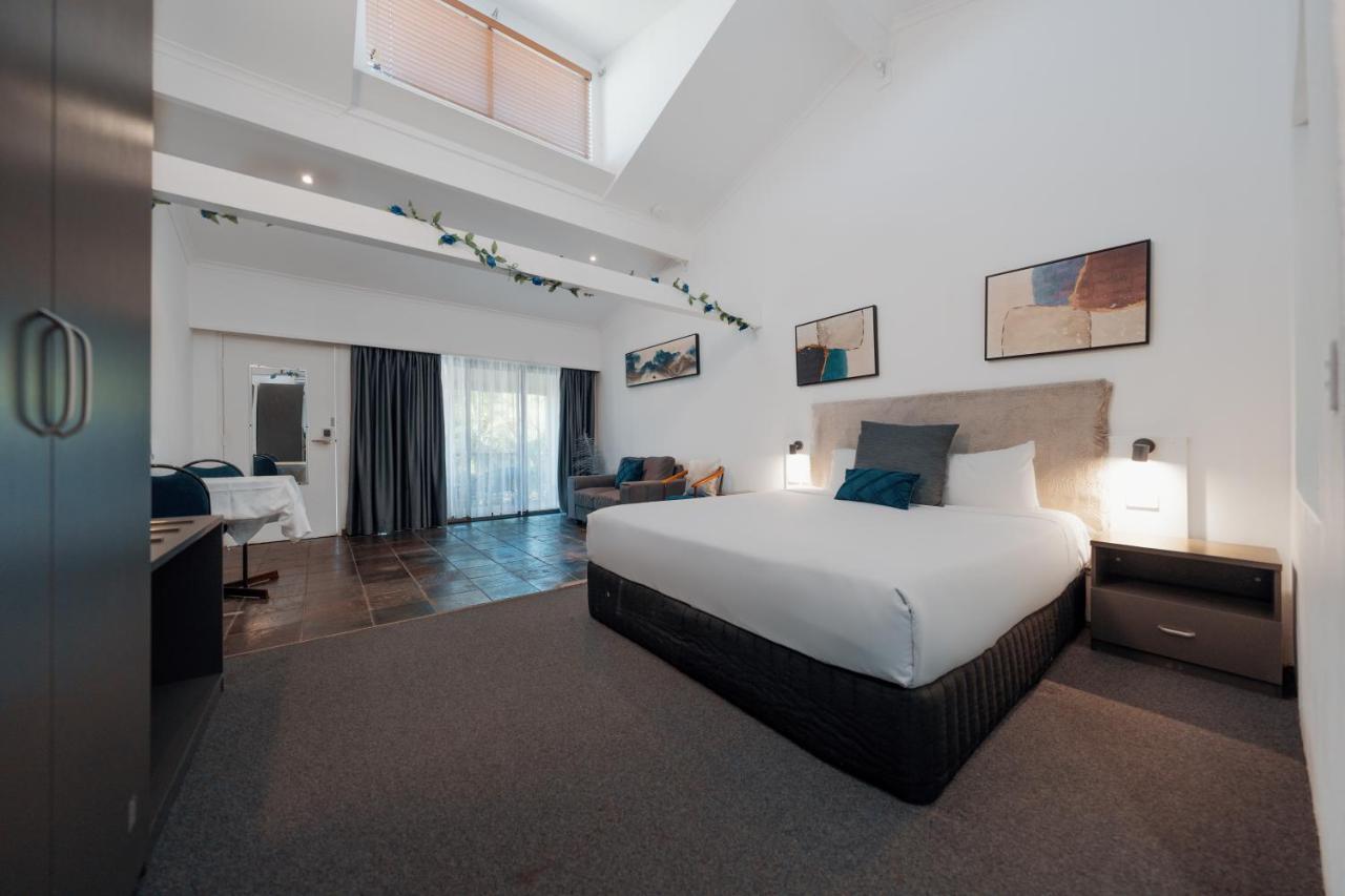The Select Gosford