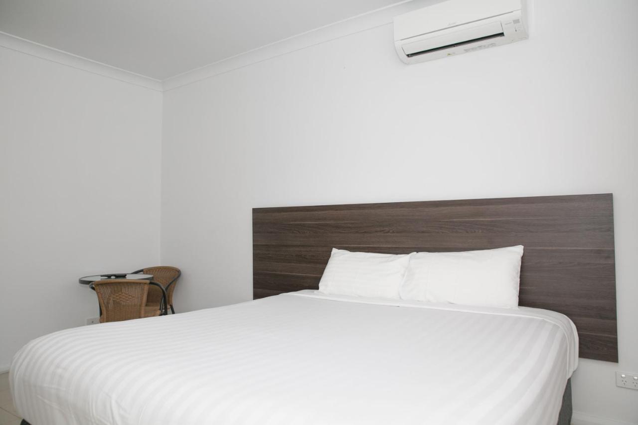 The Select Motel 4*